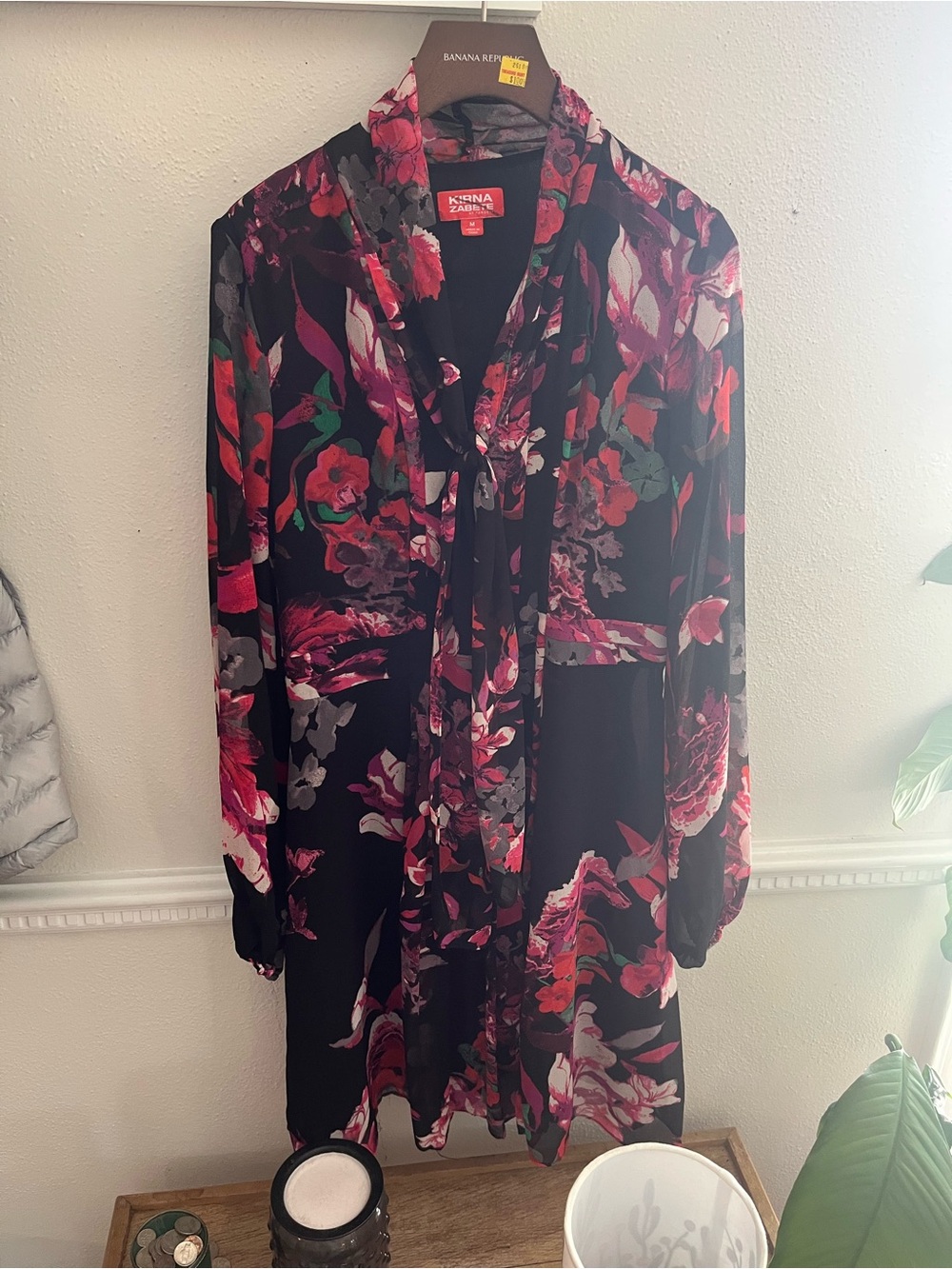 🌹🌷Kirna Zabete M Floral Chiffon Tie-Neck Dress - Black with Pink & Red Blooms